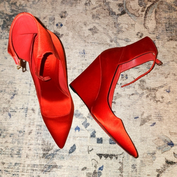 Burberry Prosrum Crayford Red Satin Wedge - Picture 1 of 9